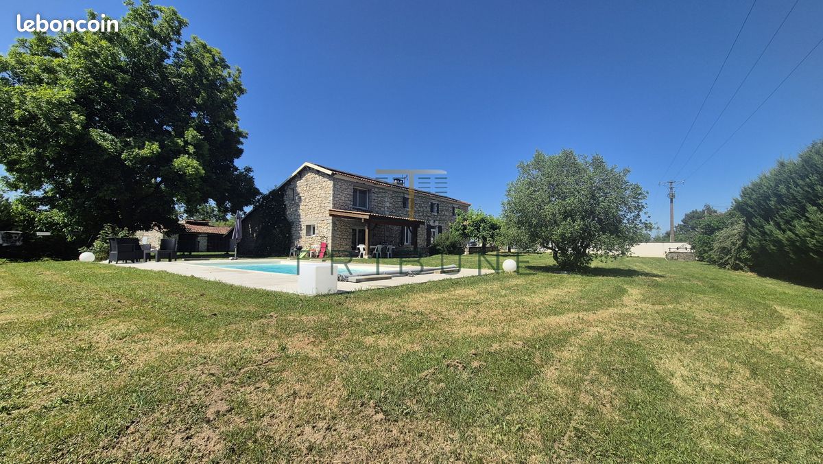 Maison 8 pièces 235 m² · à Sainte-Colombe-en-Bruilhois · 235 m² · 399 000 €