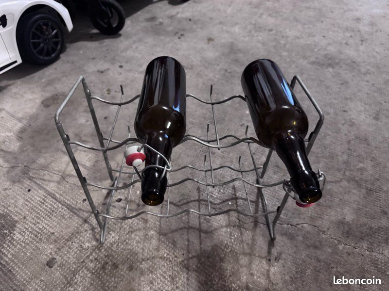 Casier à bouteilles en métal – pratique et compact (image 1)