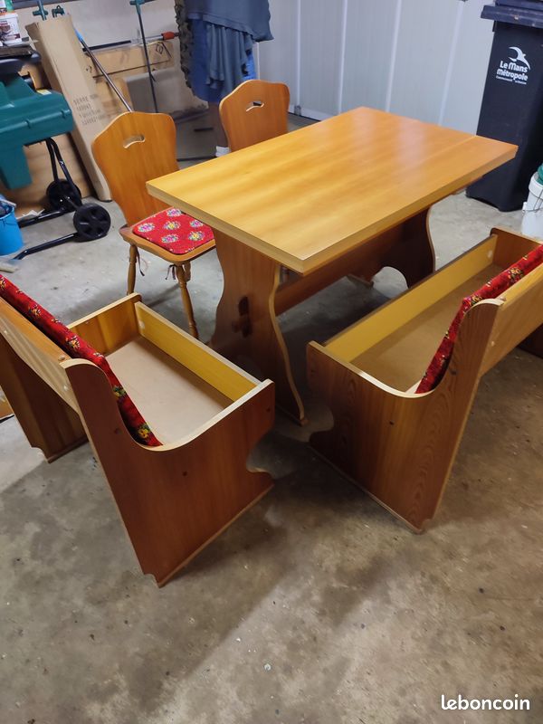 Table de cuisine avec banc et chaises (image 1)