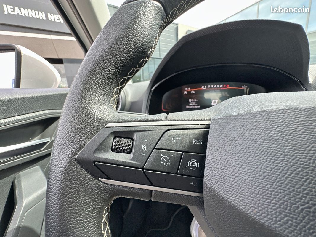 SEAT Arona 1.0 TSI 110 ch Start/Stop BVM6 Copa (image 30)