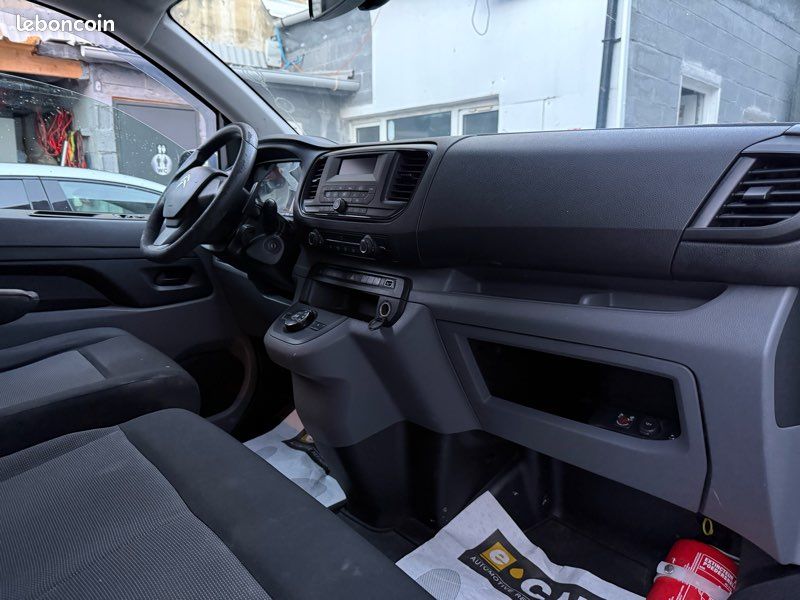 CITROEN JUMPY 2.0 BLUE-HDI 180cv CONFORT PLUS / H1 L1 / RÉGULATEUR / BOITE AUTOMATIQUE / BLEUTOOH / FEUX AUTO / FEUX LED / AIDE AU STATIONNEMENT / DISTRIBUTION NEUVE (image 7)