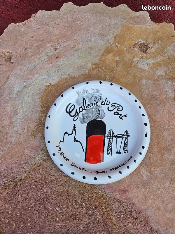 Cendrier en céramique la galerie du port rue Sainte Marseille (image 1)