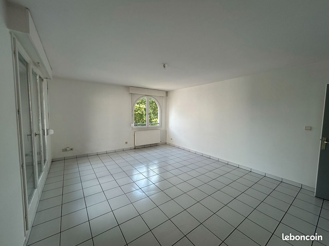 Appartement 3 pièces 82 m² · à Caluire-Et-Cuire · 82 m² · 1 035 €