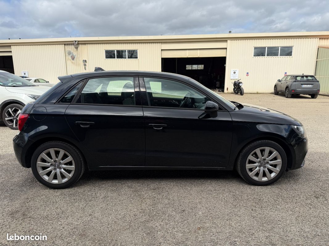 AUDI A1 SPORTBACK 1.6 TDI 105 Ambiente (image 6)