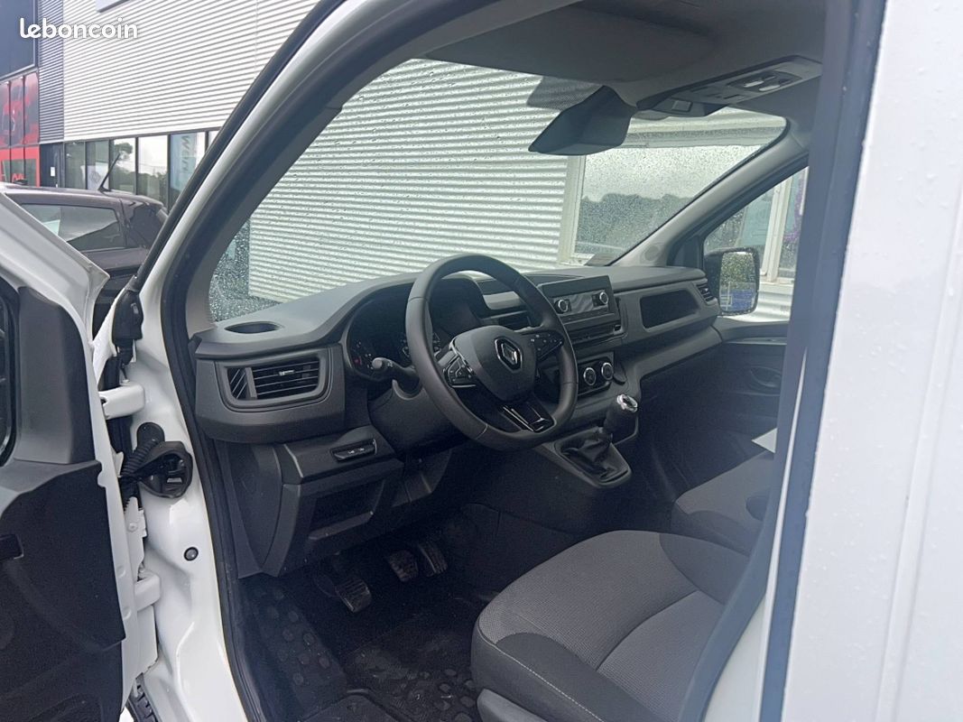 Renault trafic fgn l2h1 3000 kg blue dci 130 confort (image 25)