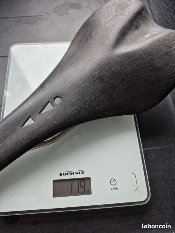 Selle De Vélo VTT/Route 240x143 Mm – Cuir Et Carbone – Confortable – Neuf
