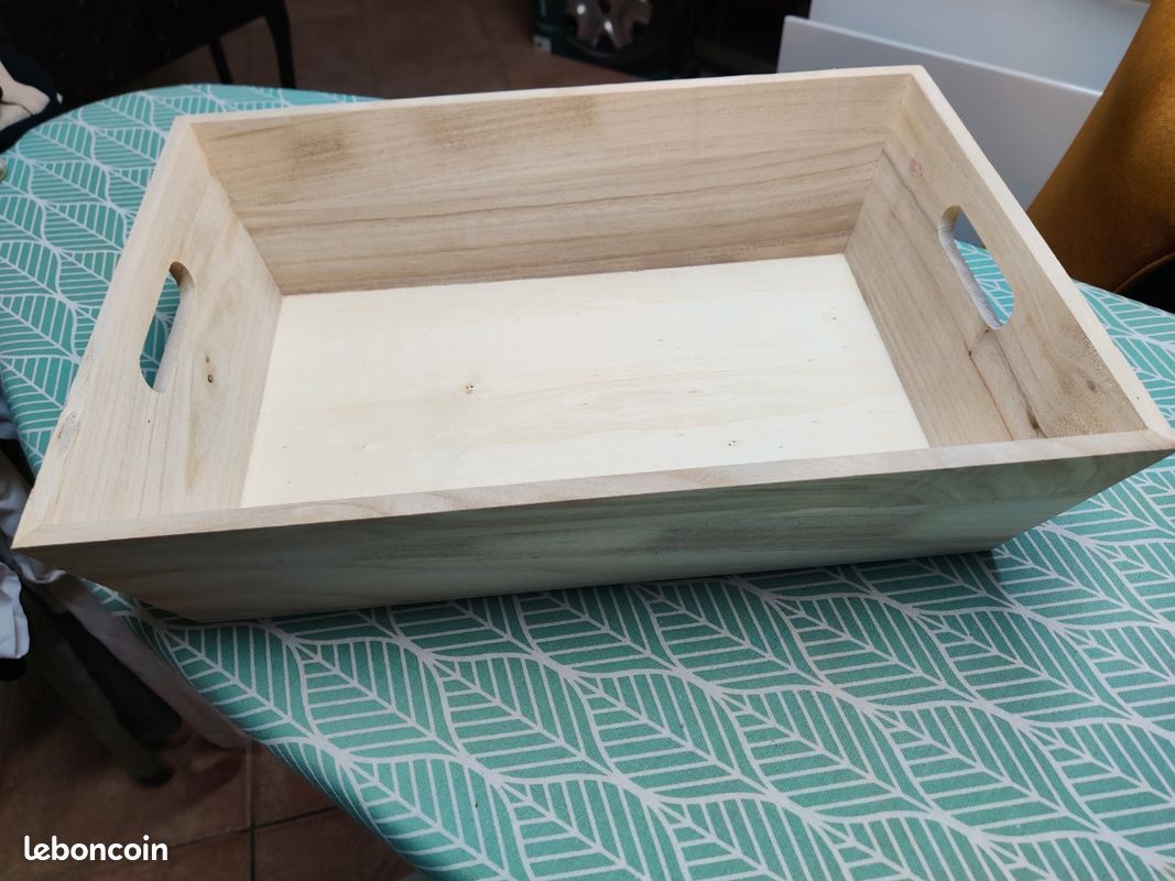 Boite decorative en bois clair (image 1)