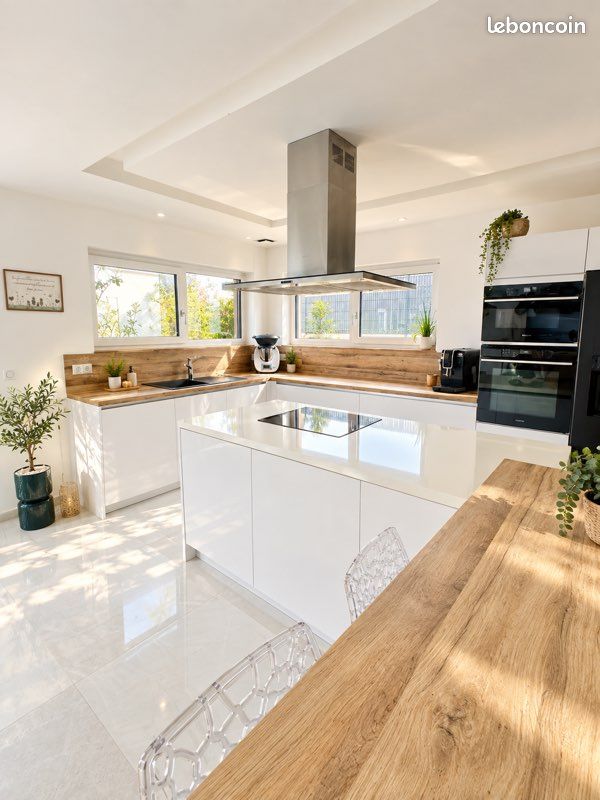 Maison 6 pièces 227 m² · à Courcelles-Chaussy · 227 m² · 680 000 €