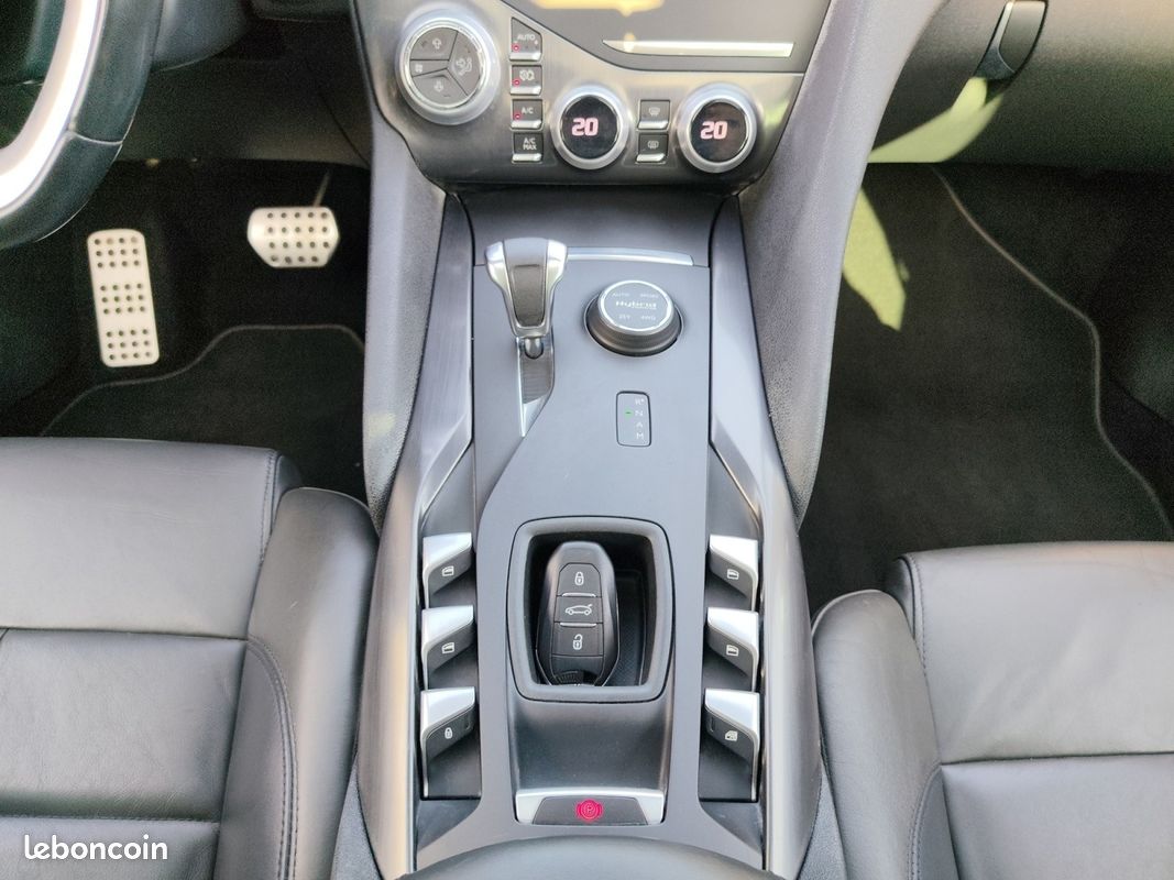 DS DS5 Hybrid 4x4 ETG6 Sport Chic - Caméra de Recul - Palettes au volant - Clim Bizone - Garantie 12 Mois (image 13)