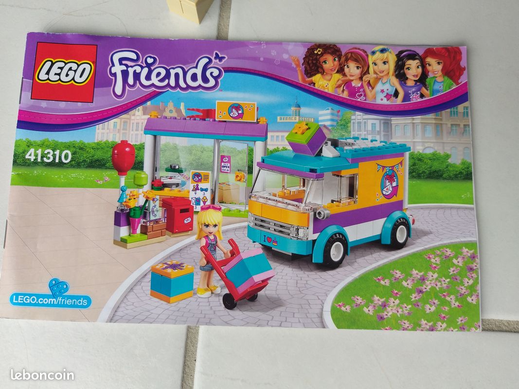 Lego friends 41310 La livraison de cadeaux d'Heartlake City Jeux