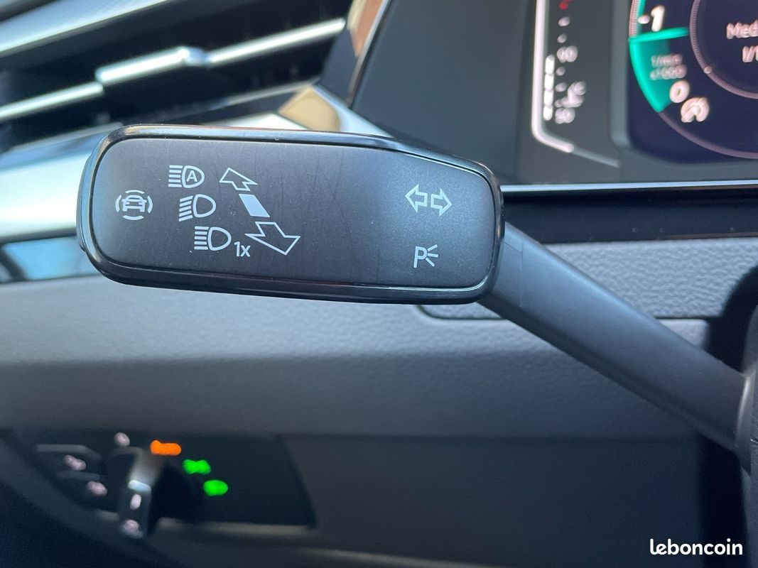 VOLKSWAGEN ARTEON SHOOTING BRAKE 2.0 TDI EVO SCR 150 DSG7 R-Line - TOIT OUVRANT - PNEUS NEUF (image 18)