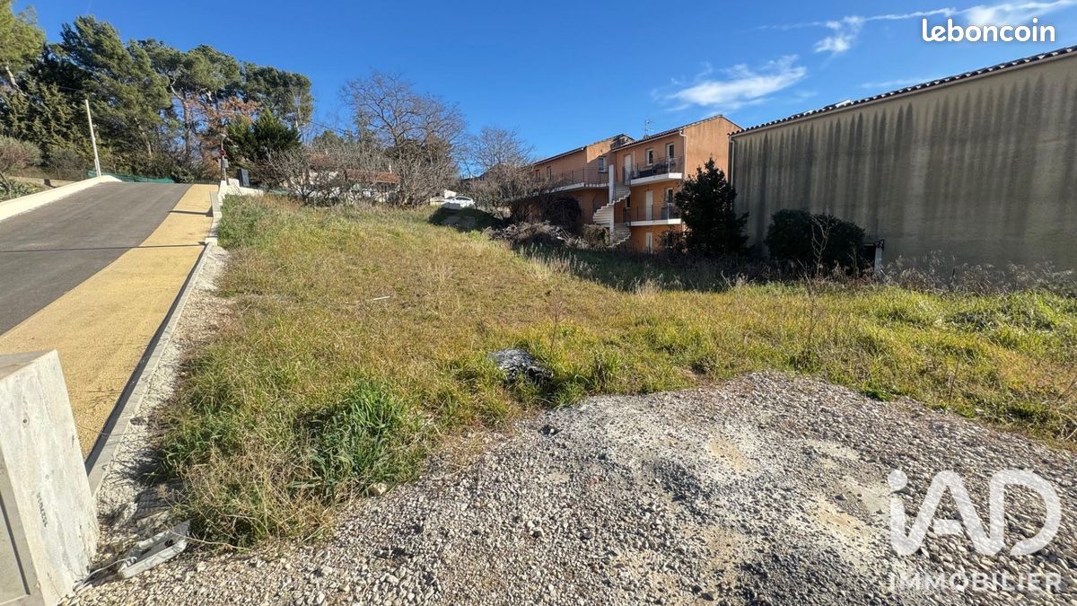 Terrain 466 m² · à Saint-Savournin · 466 m² · 245 000 €