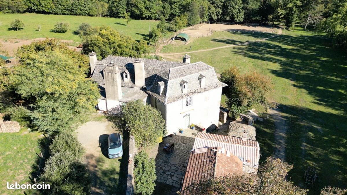 Maison 8 pièces 250 m² · à Saint-Étienne-Vallée-Française · 250 m² · 675 000 €