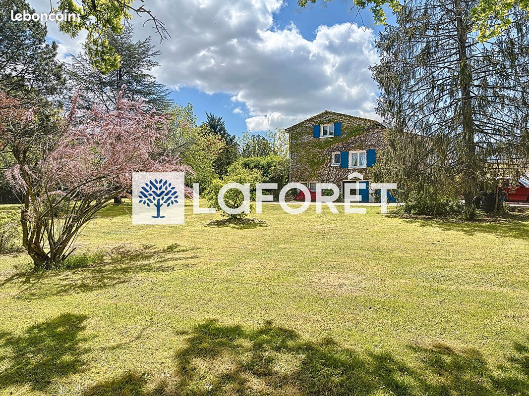 Maison 7 pièces 130 m² - Bressuire 79300 (image principale 0)
