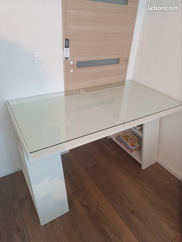 Bureau (image 1)