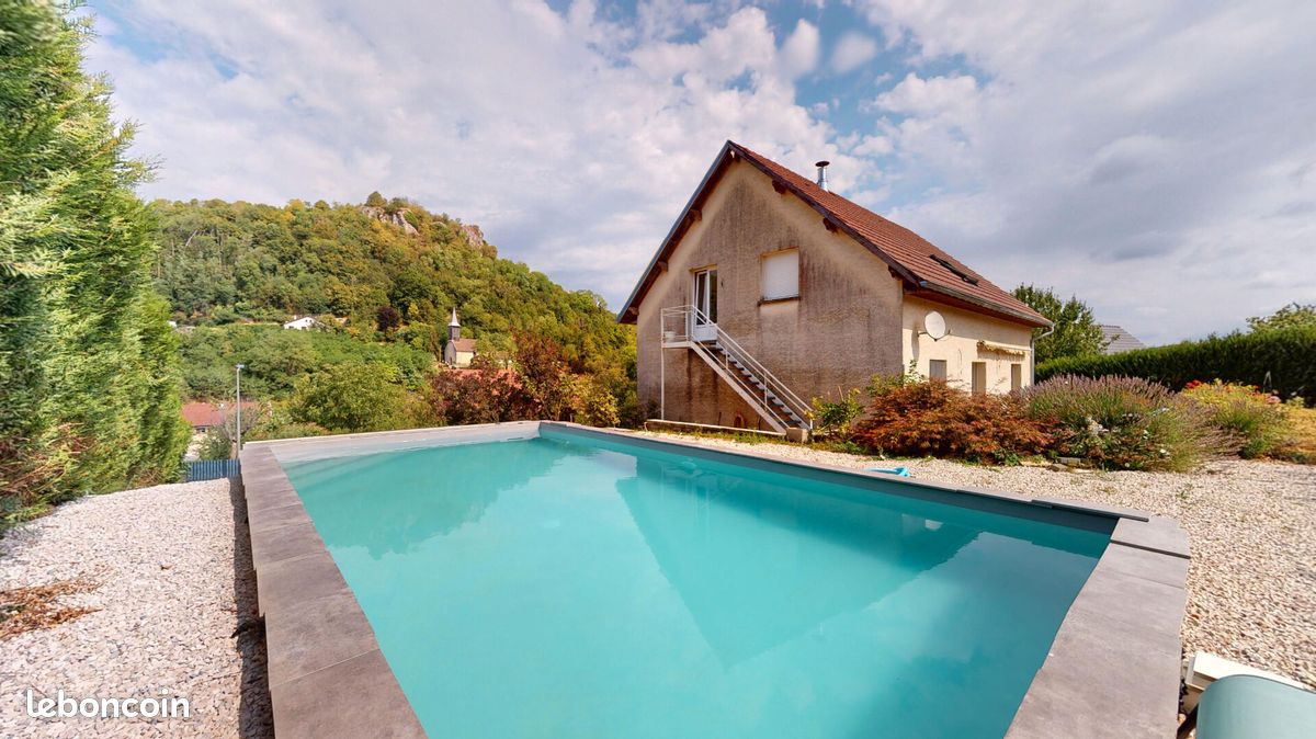 Maison 8 pièces 172 m² · à Fontain · 172 m² · 365 000 €