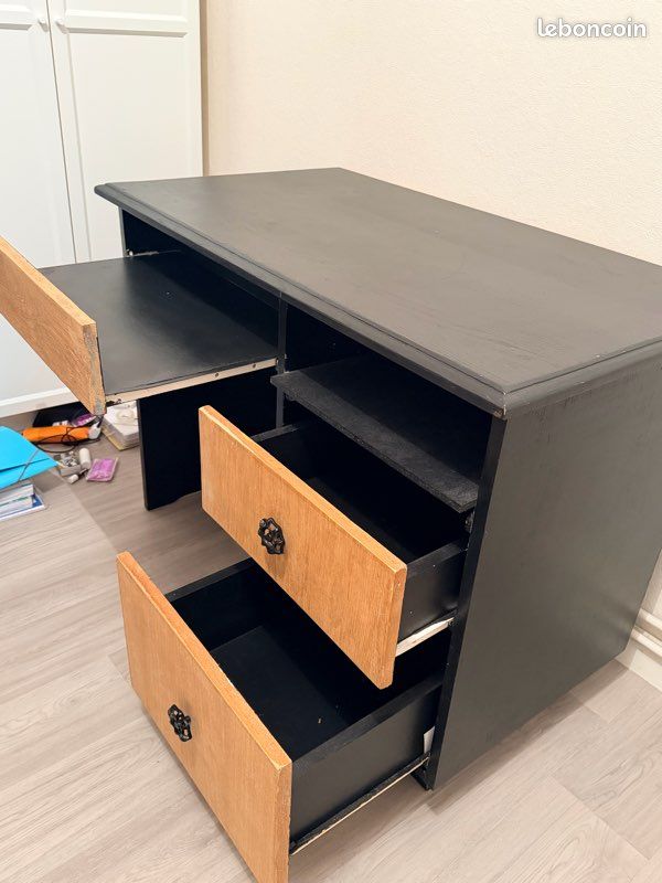 Bureau (image 2)