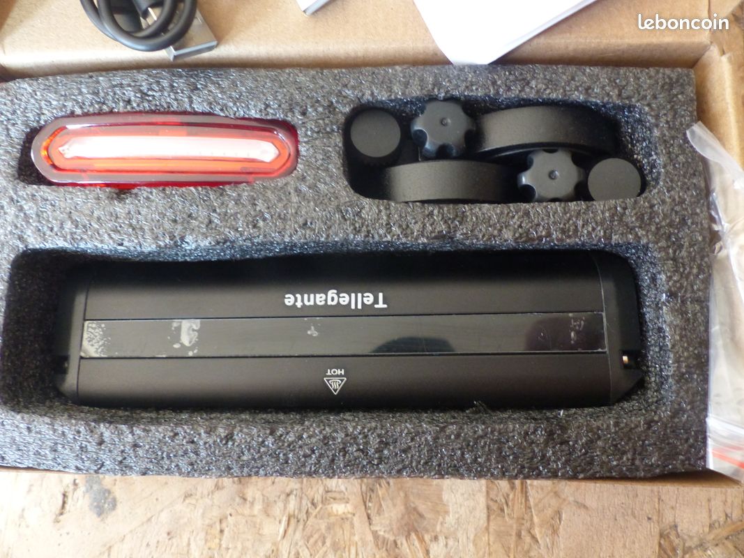 Rolgno Lumiere Velo, Fins & Rechargeable Lumière Velo Avant et Arriere, [5 6 Modes] Double USB-C LED Lampe Vélo, Étanche IP65 Eclairage Phare Feu Arriere Vélo, pour Cyclisme Route et Montagne