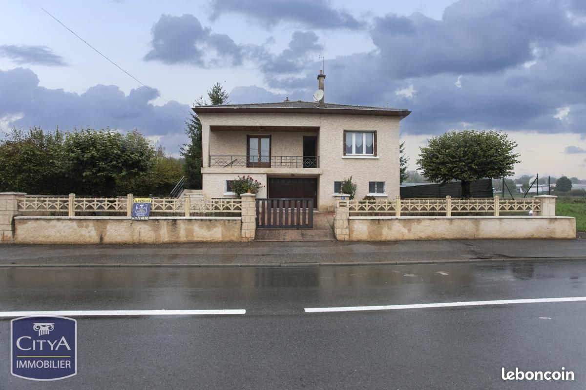 Maison 5 pièces 103 m² · à Saint-Denis-de-Cabanne · 103 m² · 160 000 €