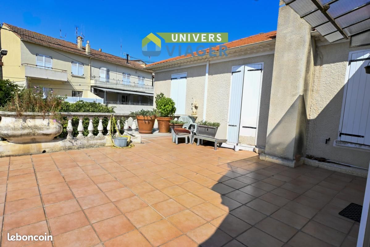 Maison 8 pièces 202 m² · à Hyères · 202 m² · 195 000 €