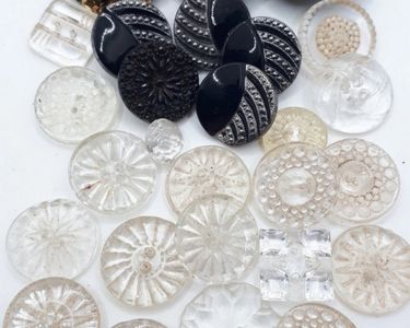 Lot De 10 Boutons Anciens En Verre Patte - Neuf De Stock - Fabriqué En France
