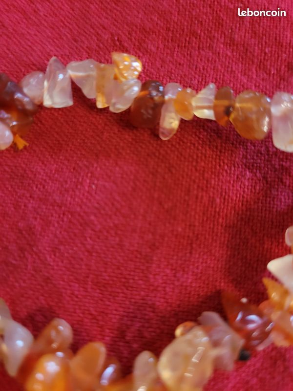 Joli bracelet avec petites pierres façonner de couleur maron clair et foncé (image 2)