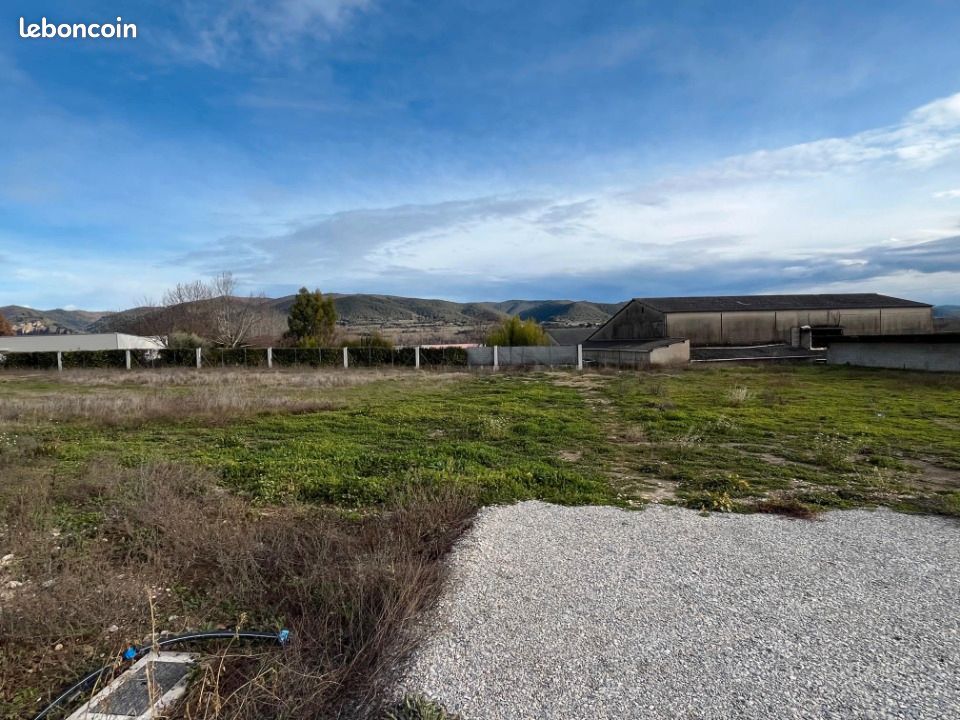 Terrain 697 m² Peyruis · 115 000 €