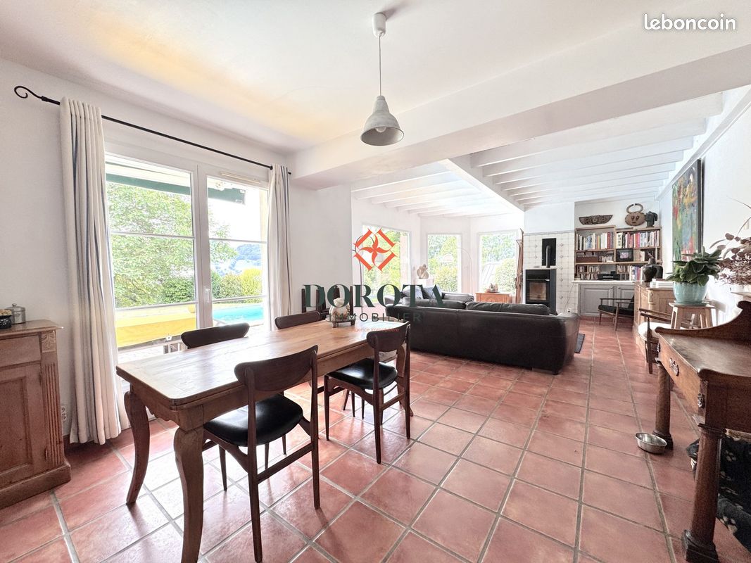 Maison 7 pièces 233 m² · à Theys · 233 m² · 669 000 €