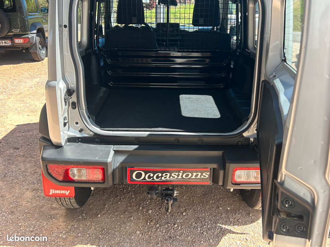 Jimny 4x4 1.5 vvt 102 privilege attelage du 12/2023 garantie constructeur 12000 kms reels (image 5)