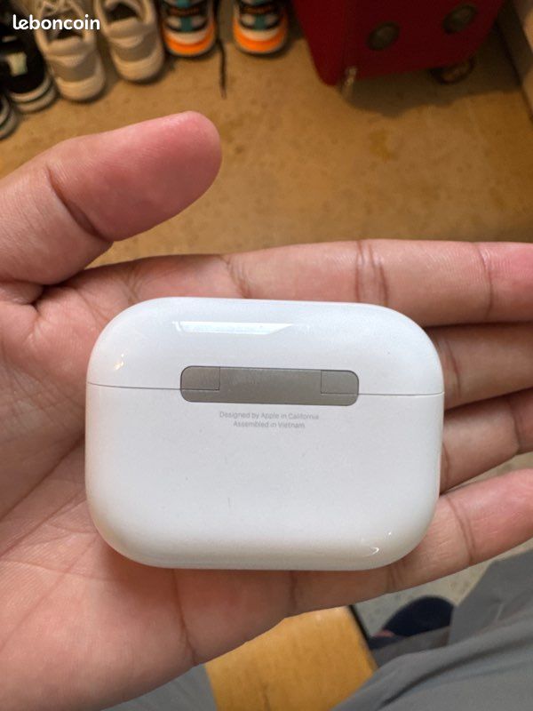 AirPods Pro 3 – Like New – 2 Months Old (image 2)