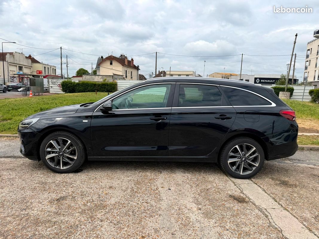Hyundai i30 Sport Wagon 1.0 120ch (10 800 HT POUR L'EXPORT) (image 3)