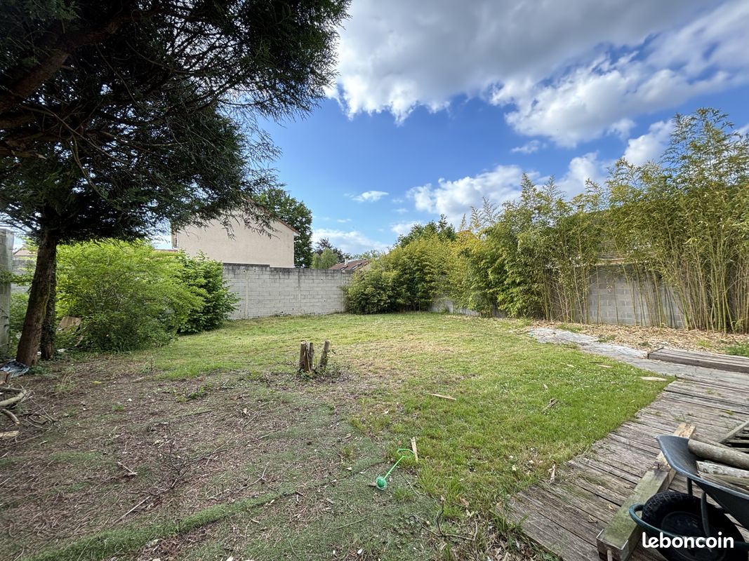 Terrain 528 m² · à Le Plessis-Trévise · 528 m² · 352 000 €