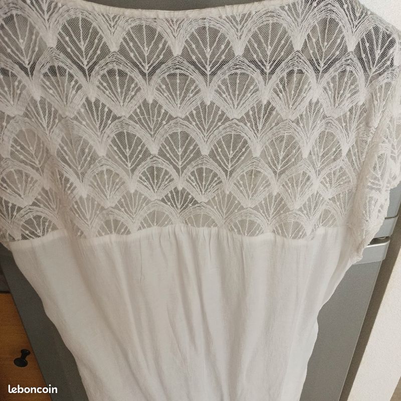 Chemisier blanc avec dentelle (image 2)