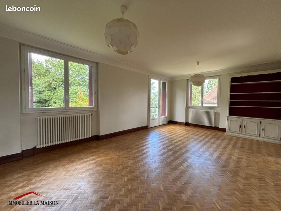 Maison 175 m² · à Sanilhac · 175 m² · 1 100 €/mois