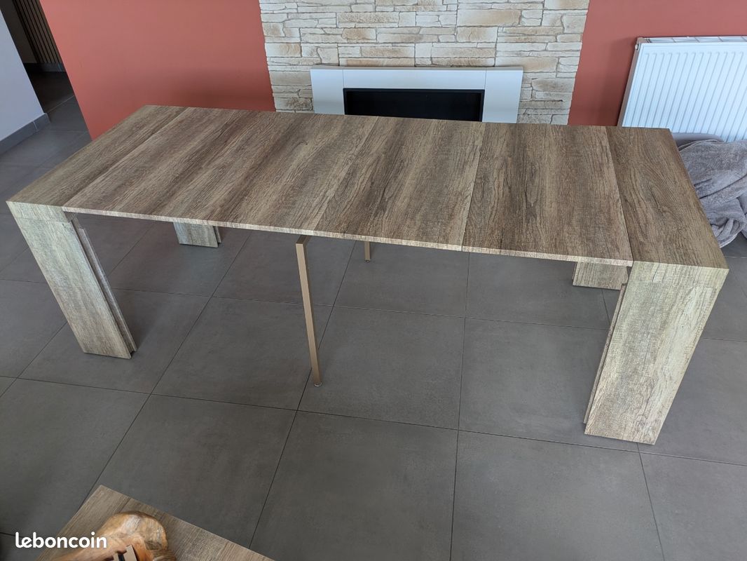 Table console (image 1)