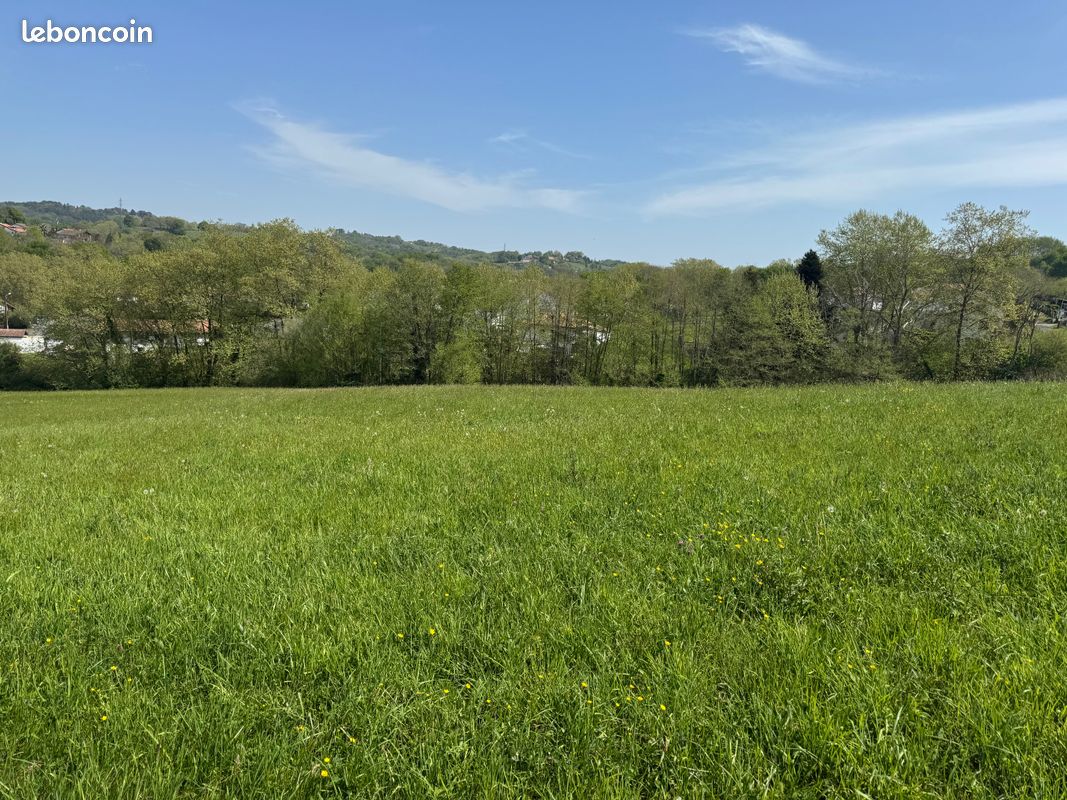 Villefranque proche bourg terrain de 1080 m² vue campagne · 235 000 €