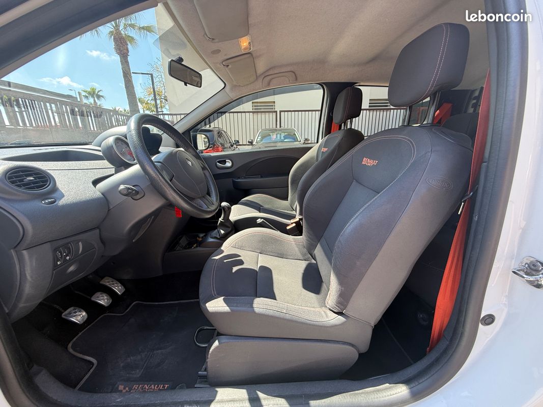 RENAULT Twingo RS 1.6 130ch - 2011 - 110 000 km - Kit Distribution fait à 109000 - Demi ligne - Suivi Complet (image 10)