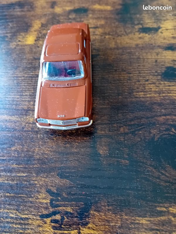Ancienne Norev 1/43 N°89 Peugeot 304 Couleur Feuille Morte, Boîte Bon état