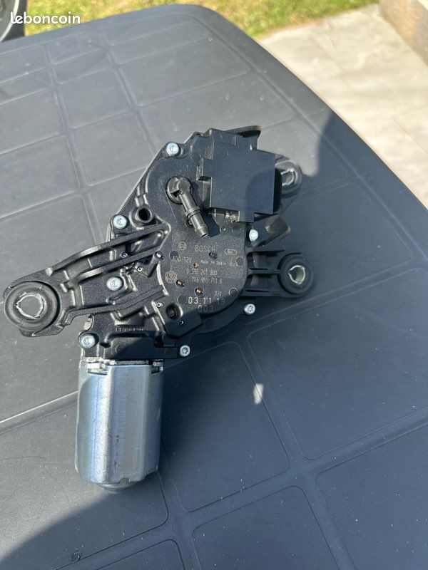 Moteur essuie-glace arrière golf 5 (image 2)