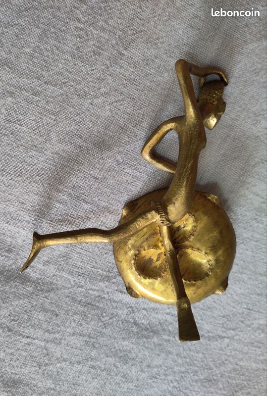 Ancien cendrier en laiton d'art African (image 2)