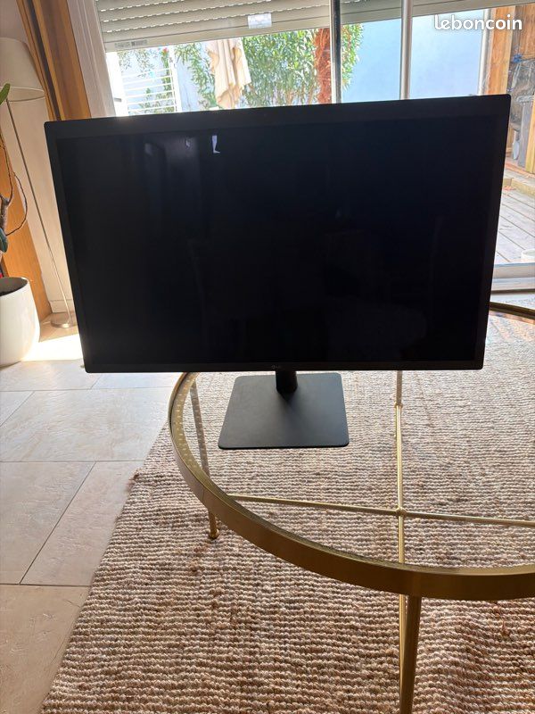 27" (68 cm) | Moniteur LED 5K 16/9ème | Résolution UHD 5K 5120 x 2880 (image 1)