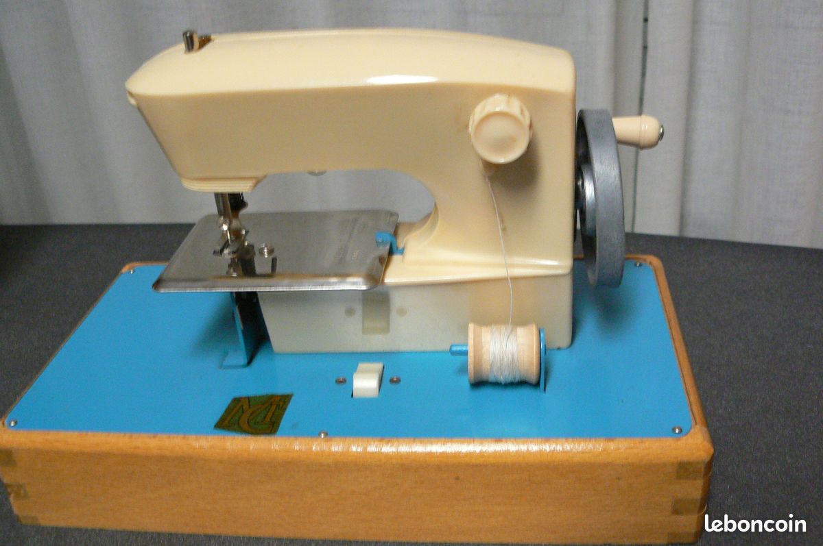 Machine à coudre jouet ancien (image 1)