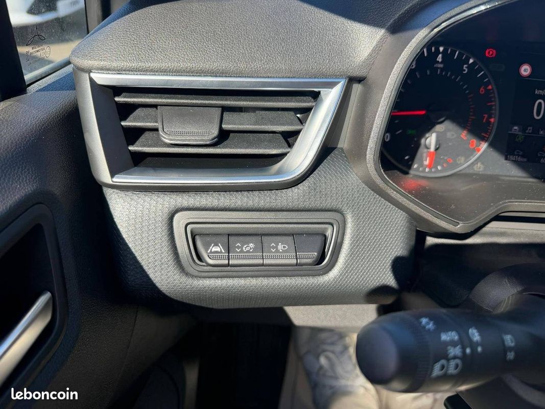RENAULT Clio TCe 90 Equilibre (image 21)