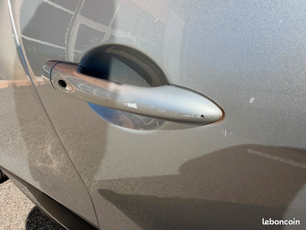 RENAULT CLIO IV BUSINESS dCi 90 Energy eco2 (image 26)