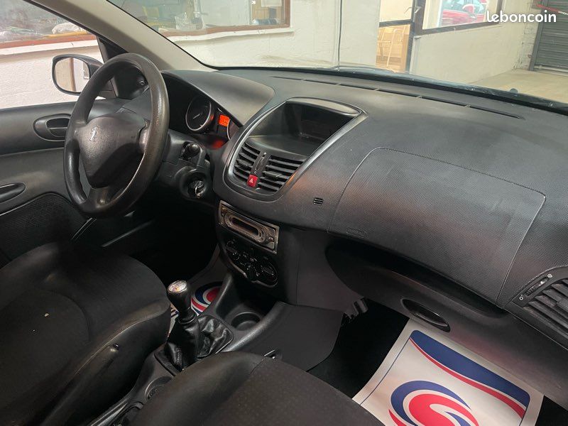 Peugeot 206+ 1,1i Essence 60 Chvx « Première Main » (image 4)