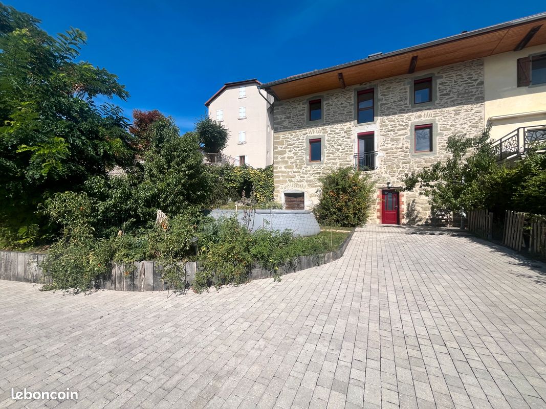 Maison 7 pièces 207 m² · à Challonges · 207 m² · 429 000 €