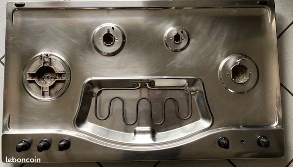 Table de cuisson inox 4 feux gaz + grill marque hotpoint (image 1)