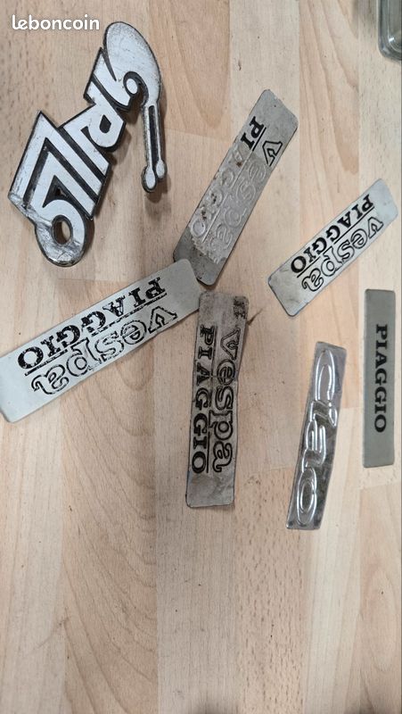Lot de plaques insignes piaggio ciao grillo (image 1)