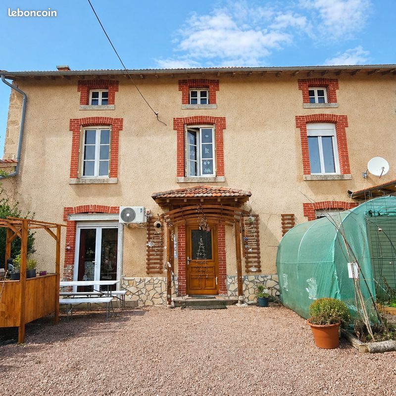 Maison 5 pièces 160 m² · à Saint-Just-en-Chevalet · 160 m² · 235 000 €