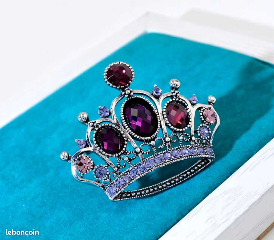 Broche Couronne Rouge Strass - Bijou Fantaisie Tendance Femme - Fabergé Style